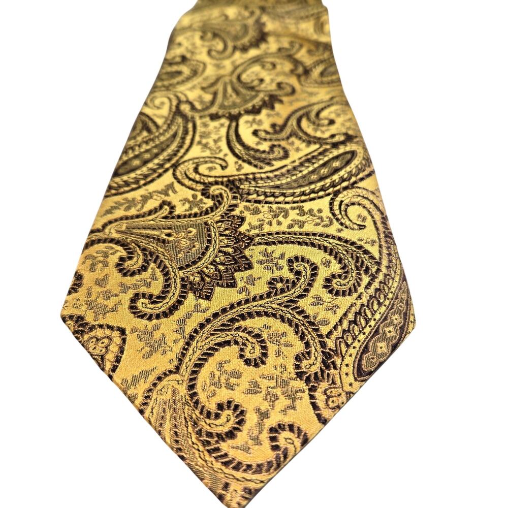 Chereskin Yellow Paisley Silk Tie 100% Silk Necktie 3 3/4” Wide 60” Long Classic